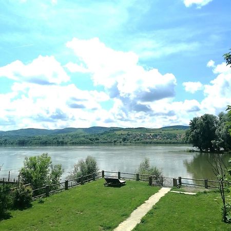 Captain'S House By The Danube River Cerevic 外观 照片