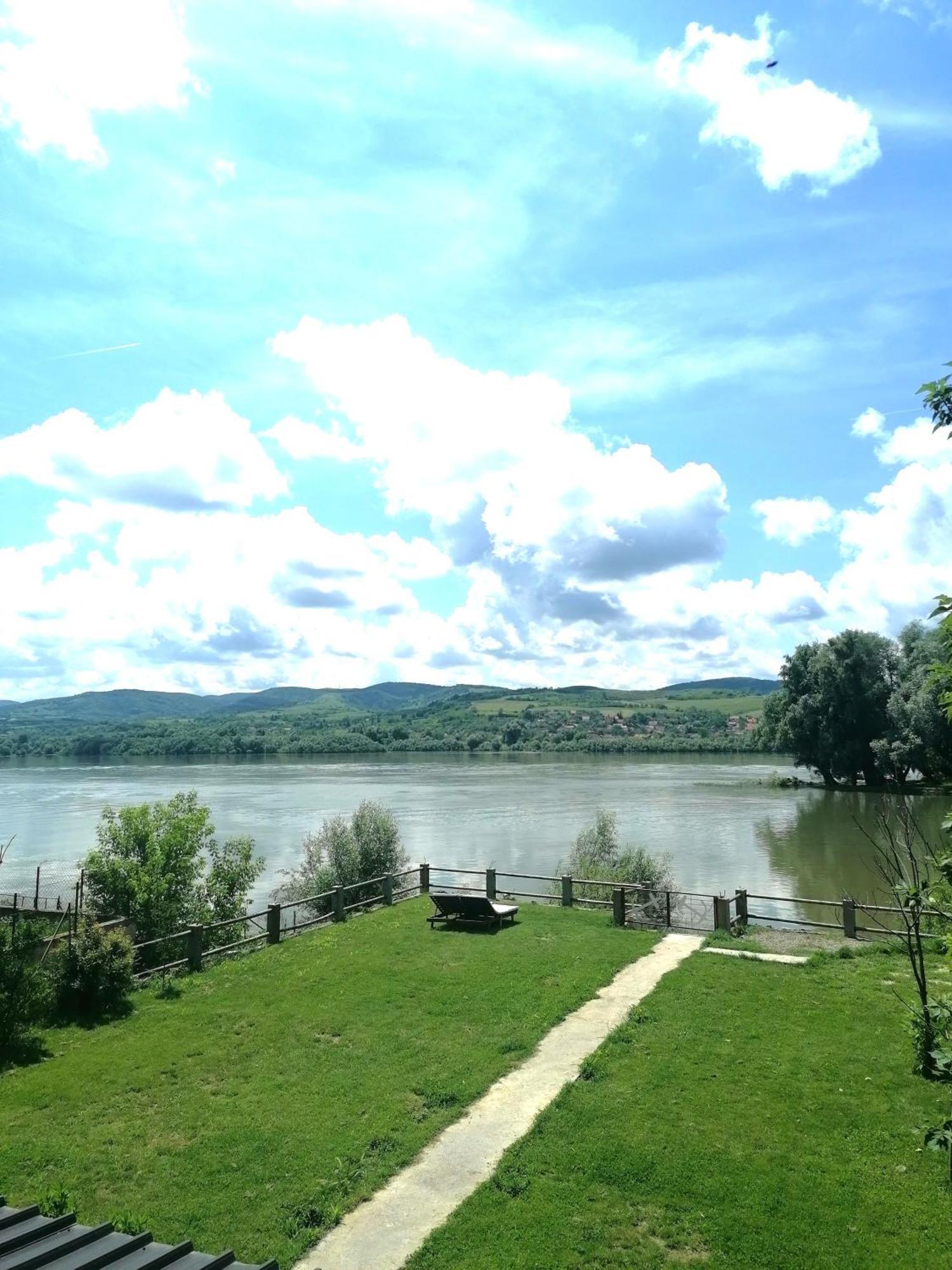 Captain'S House By The Danube River Cerevic 外观 照片